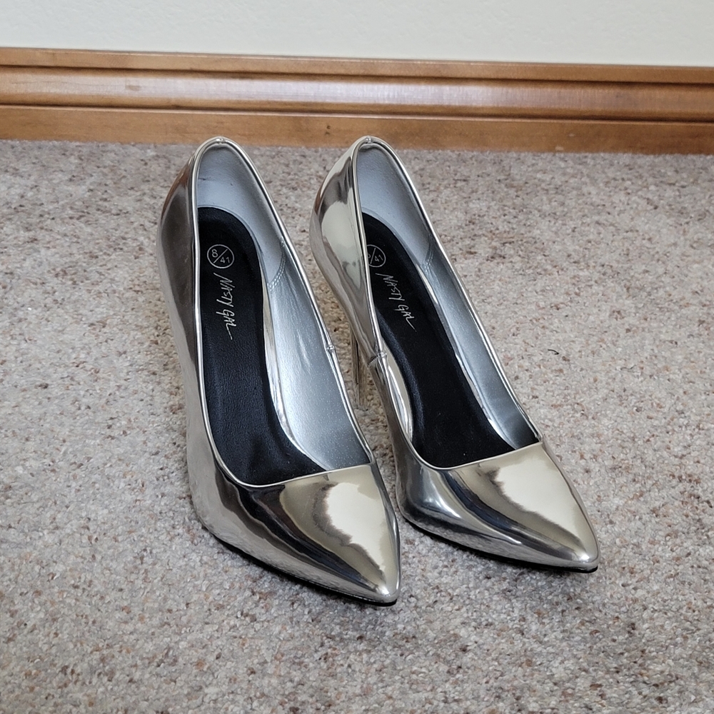 Nasty Gal Silver Shiny High Heel Point Pump sz 41